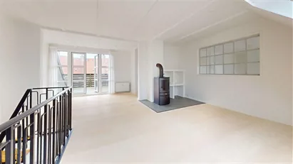 Ny Carlsberg Vej | 2 (store) soveværelser | umøbleret | Sauna